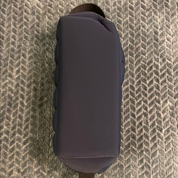 NWOT Navy PlushQuilted Toiletry Bag - Picture 6 of 6